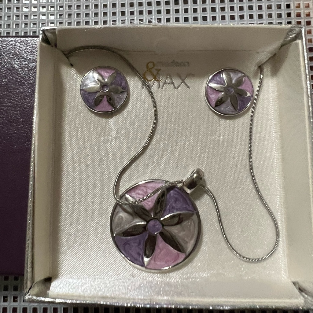 Beautiful Silver Tone Silver Of Earring And Necklace